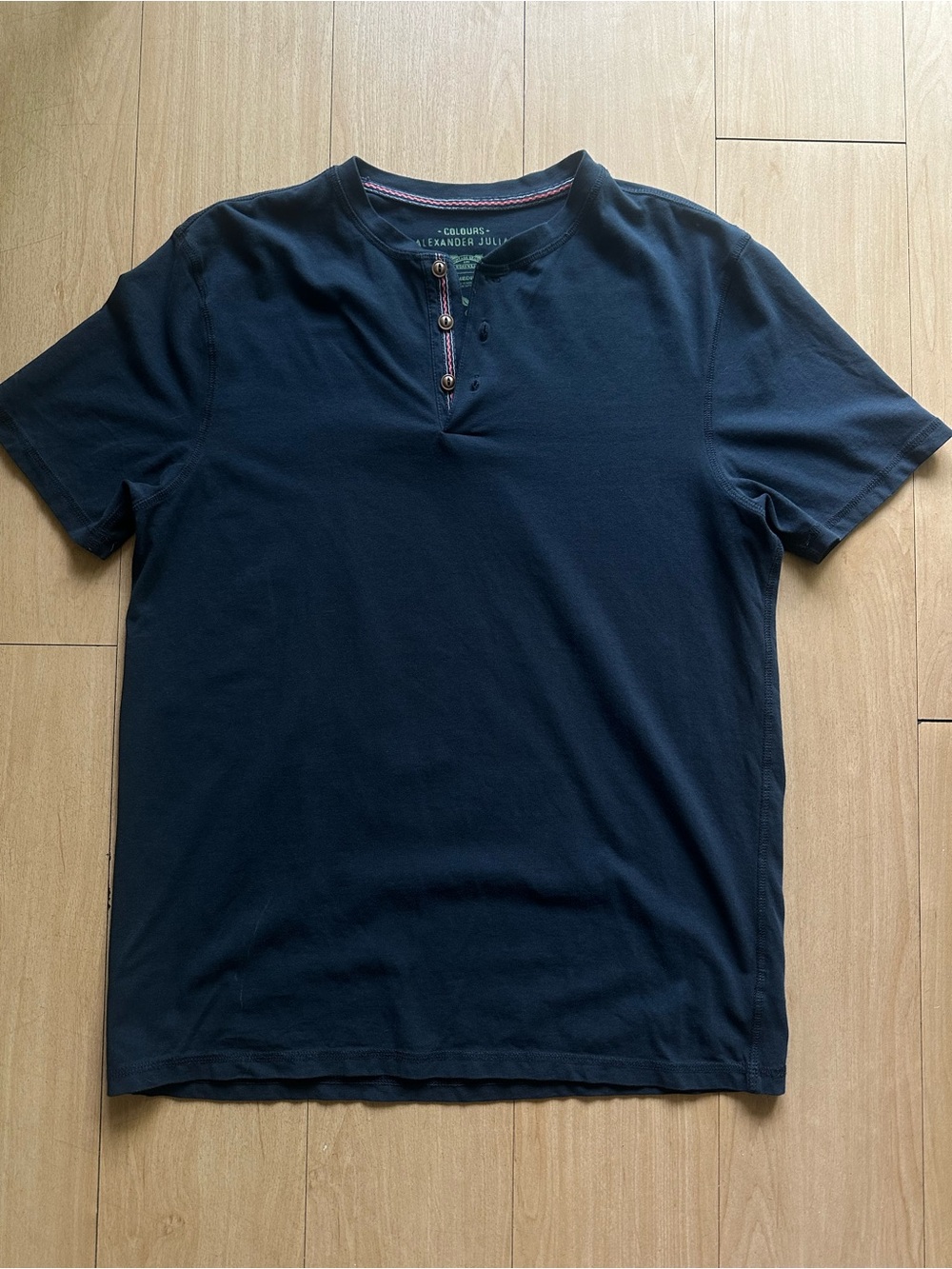 Coulors Alexander Julian Organic Collection Button Neck Mens Tshirt Size Medium